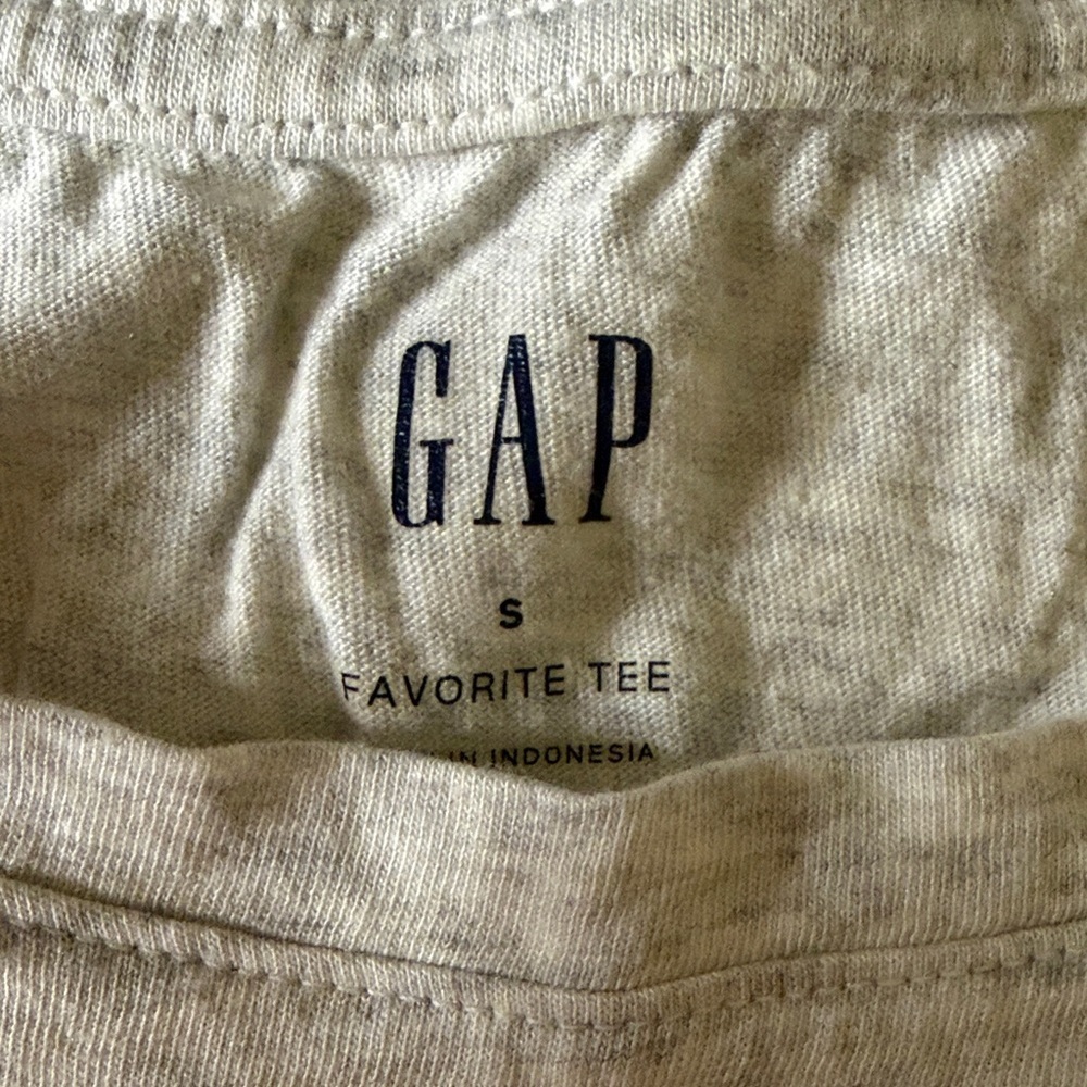 GAP “Love” Favorite Tee | EUC | Sz S - Picture 3 of 3